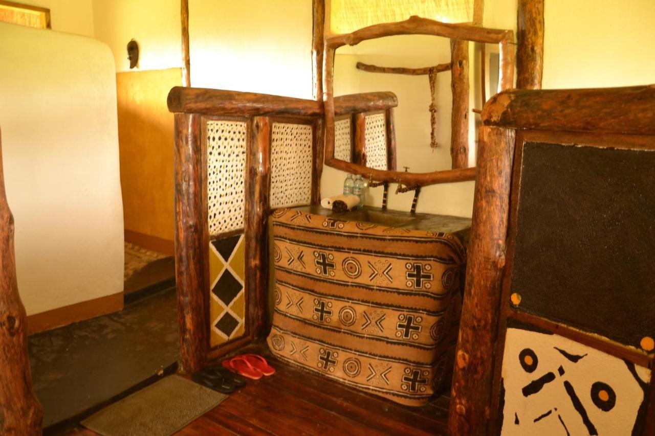 Topi Lodge Katunguru Bagian luar foto