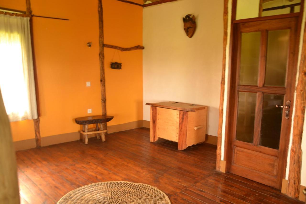 Topi Lodge Katunguru Bagian luar foto
