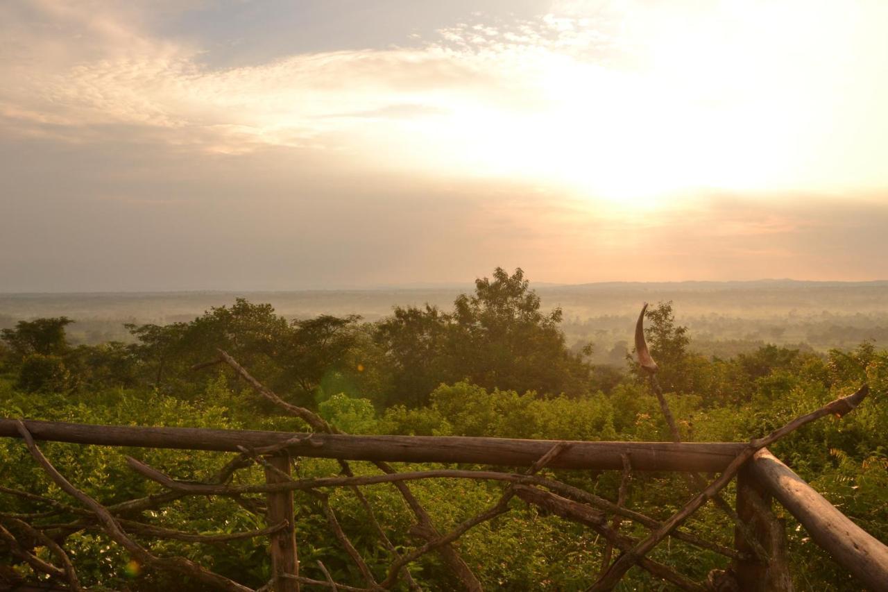 Topi Lodge Katunguru Bagian luar foto