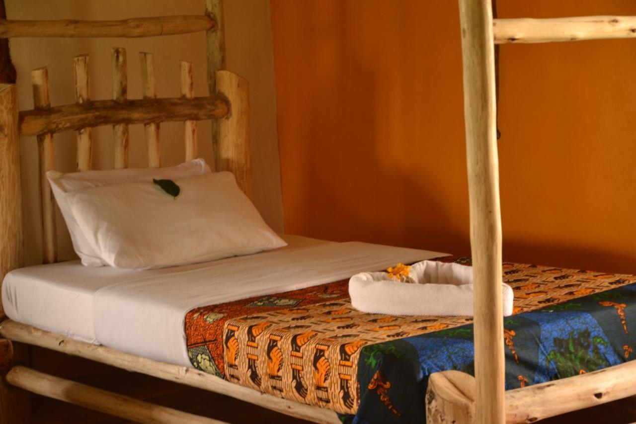 Topi Lodge Katunguru Bagian luar foto