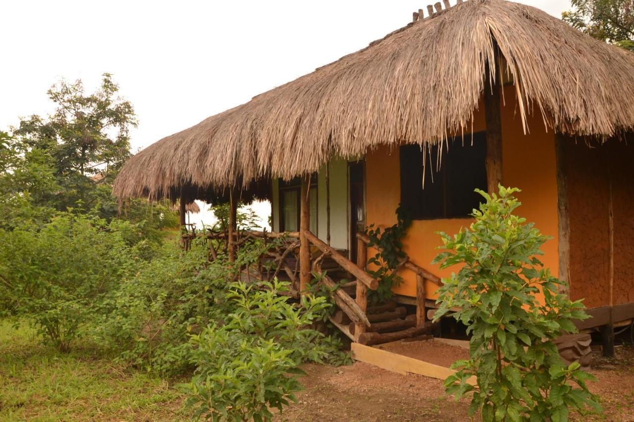 Topi Lodge Katunguru Bagian luar foto
