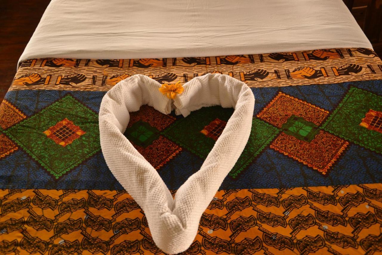Topi Lodge Katunguru Bagian luar foto