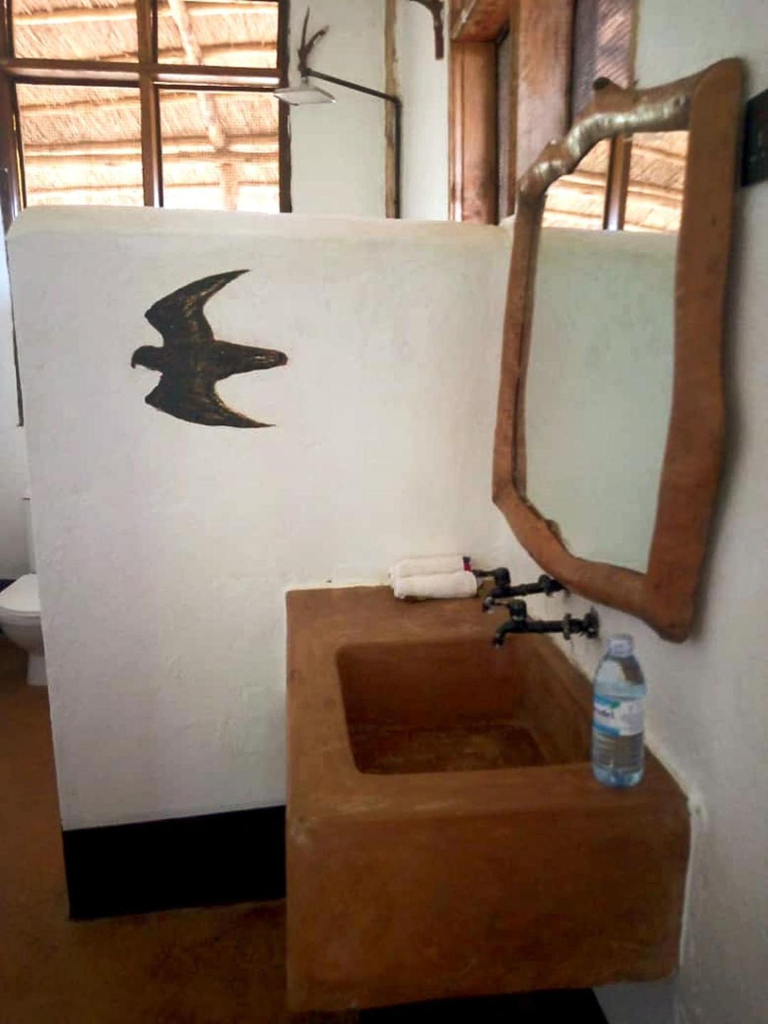 Topi Lodge Katunguru Bagian luar foto