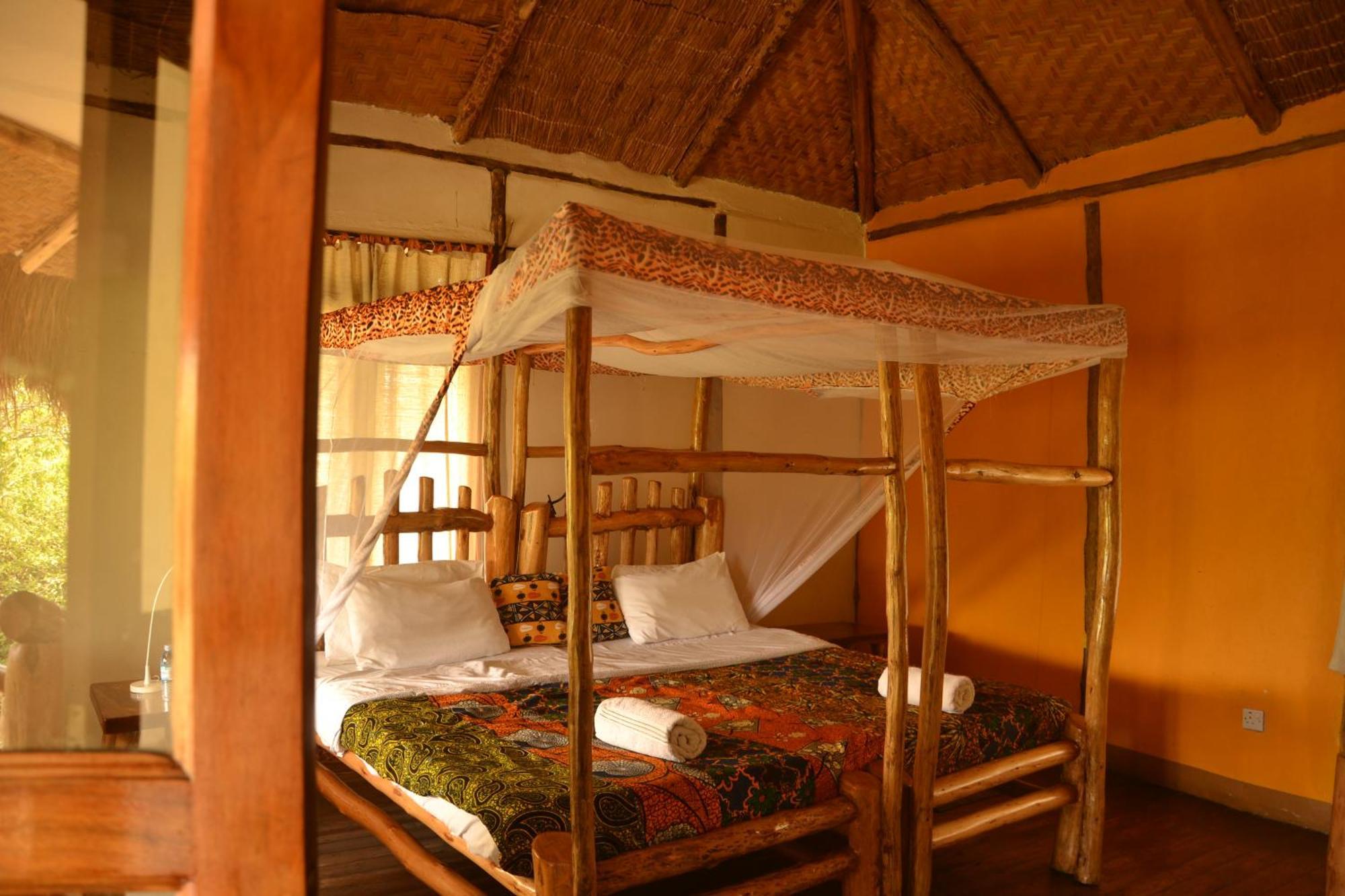 Topi Lodge Katunguru Bagian luar foto